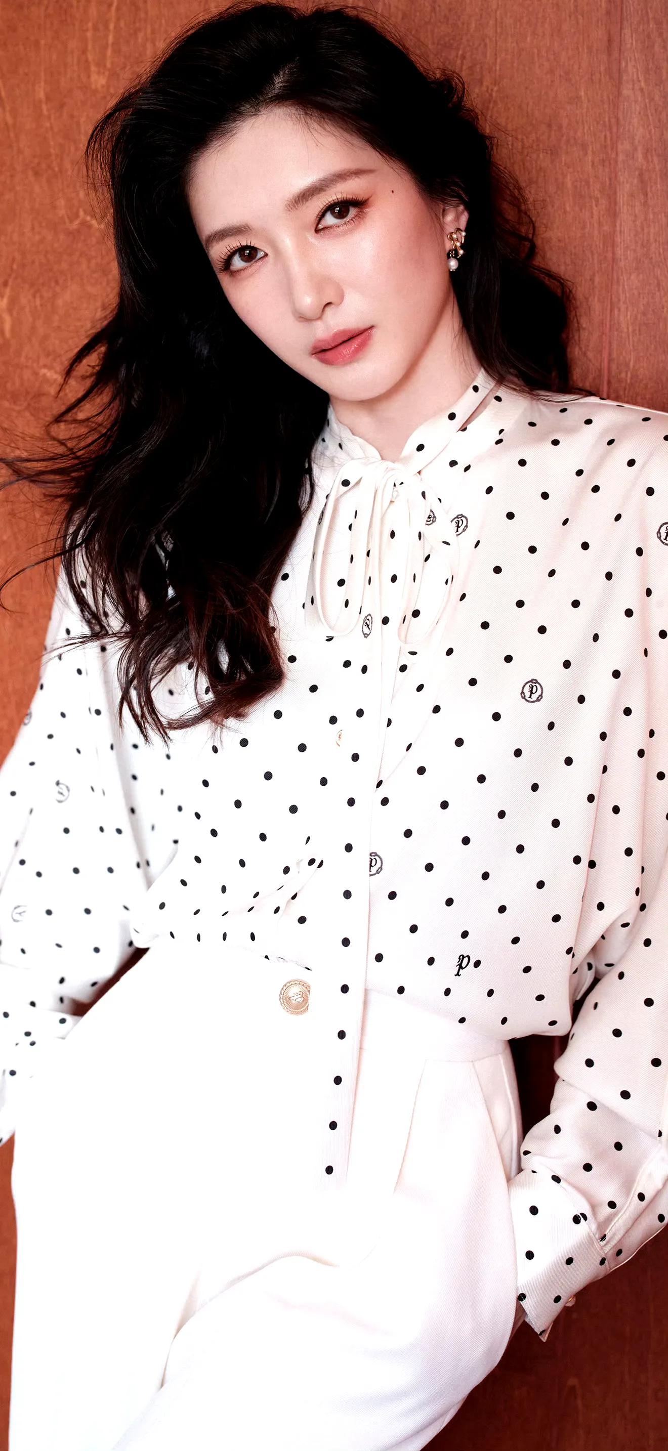 眼镜一带知性优雅的气质提升到天花板了,江疏影最新妆造大片写真