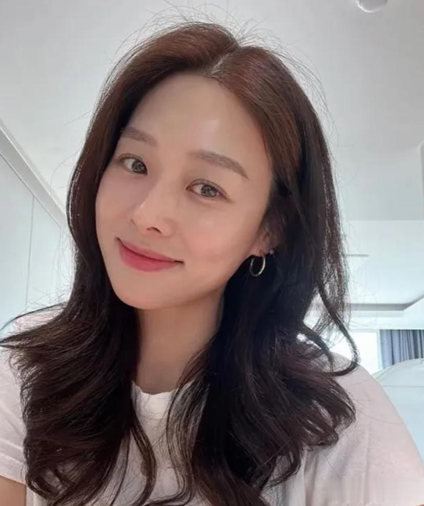 韩国女星丈夫出轨,遭出轨对象索赔5000万韩元,她却选择原谅