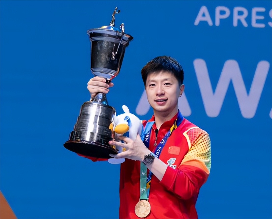 当36岁井柏然跟37岁马龙站一起，我才彻底明白，什么叫顶级自律