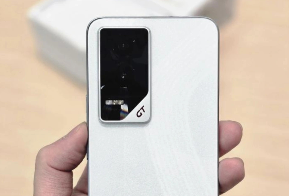 荣耀旗舰更激进了,16GB+1TB跌至3099元,国补后可“闭眼买”