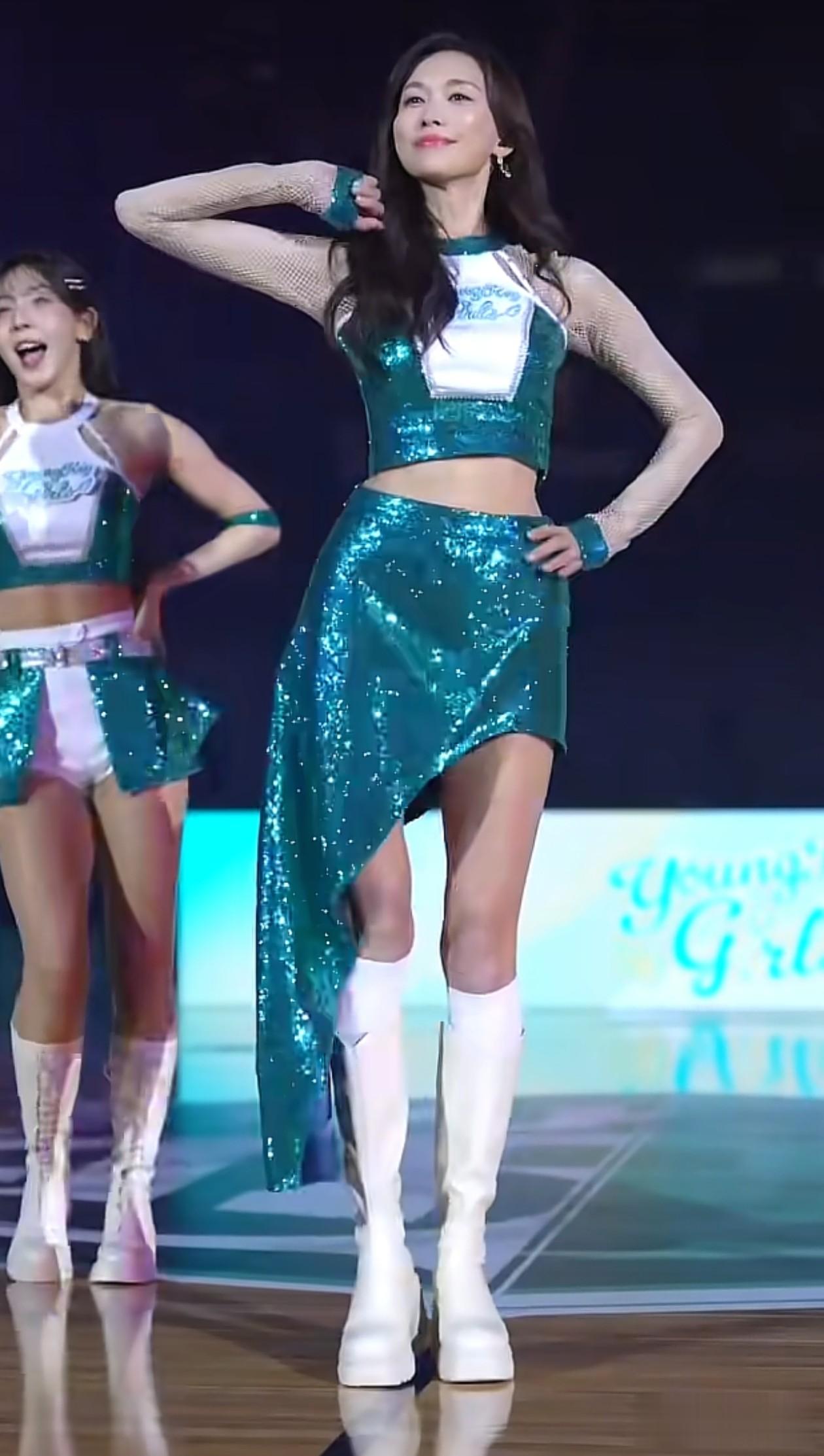 51岁林志玲穿拉拉队服跳舞！动作干净利落，腿又细又长，身材真好