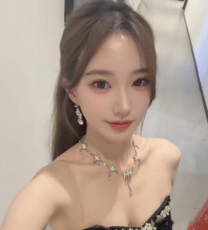 女主播后悔买百万奢侈品包,曾花光100万买车,后来只值40万