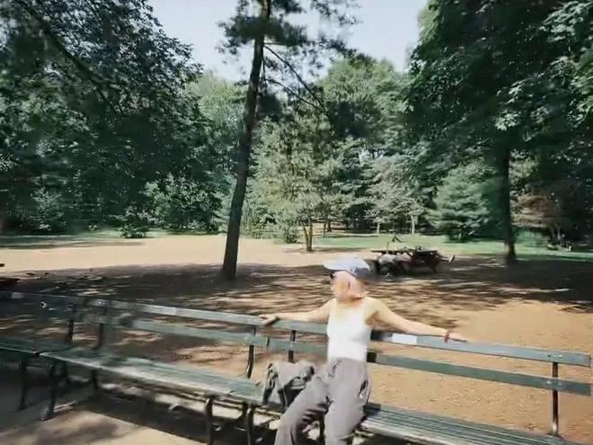 赵丽颖晒旅行照，不受《酱园弄》差评影响，满屏大长腿