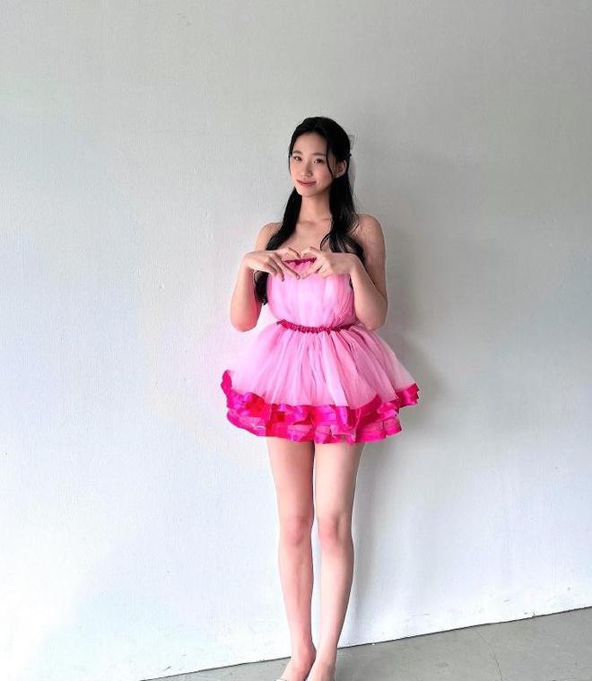 小S二女儿Lily复工拍摄广告,化妆间跳舞模仿大S动作,状态恢复如初。