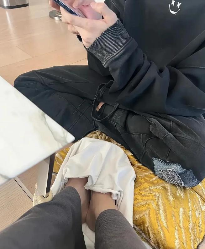 看破不说破！被曝和司晓迪亲密照的鹿晗，彻底撕下关晓彤的\体面\
