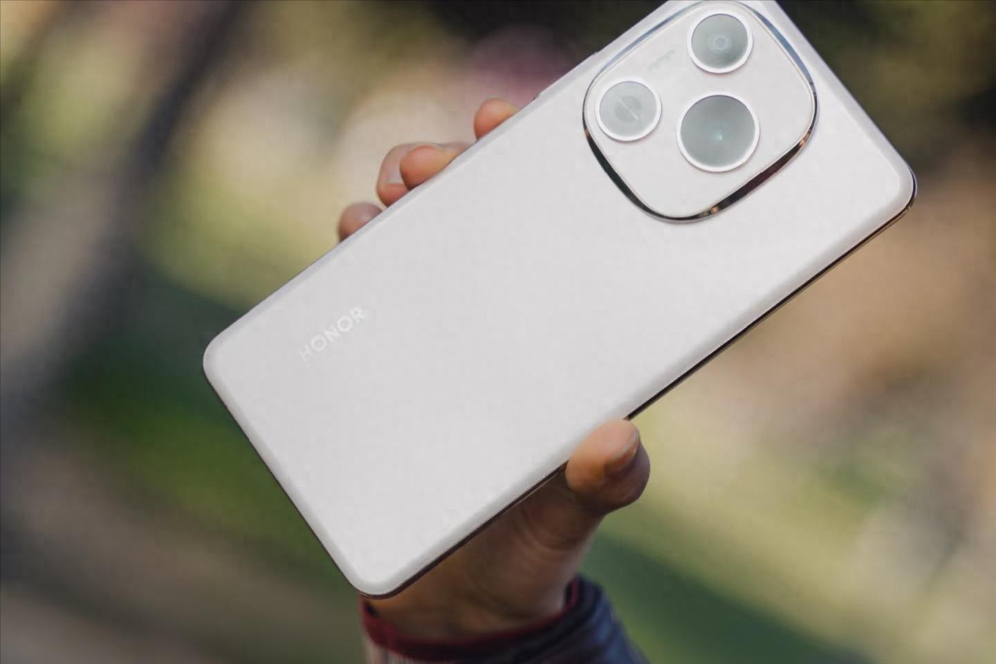 荣耀“续航王”再降价,8000mAh+卫星通信,512GB跌至1819元