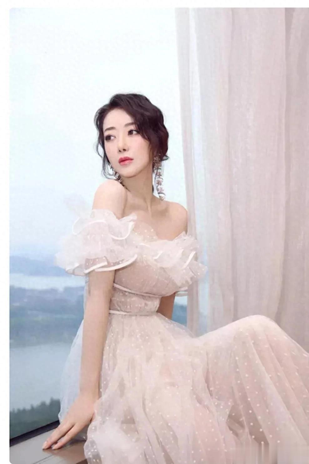 陈紫函：山城美人的勾魂身材与独特魅力