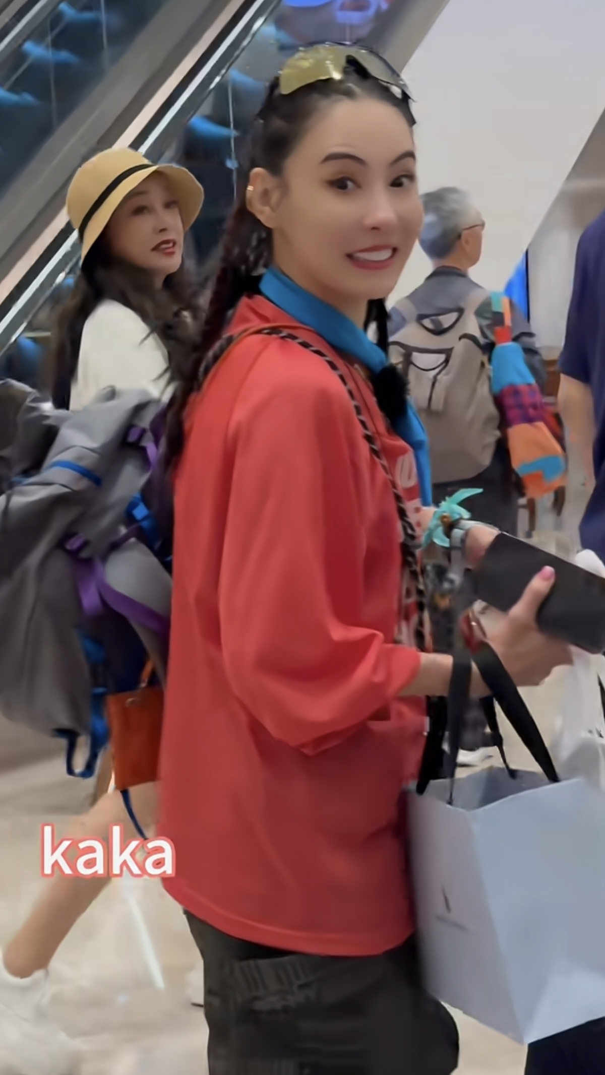 张柏芝真有颜任性!录节目一身穿搭全靠脸撑着,庆奶看着好年轻呀