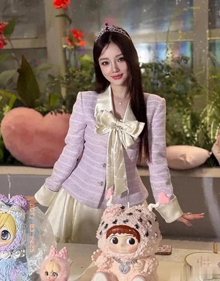 43岁李小璐生日宴太“排面”！董璇甘薇杜华齐撑场，霍思燕缺席