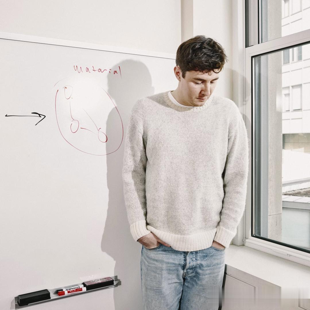 MIT經(jīng)濟(jì)學(xué)博士生，用AI騙過了諾獎(jiǎng)導(dǎo)師、Nature、美國國會(huì)