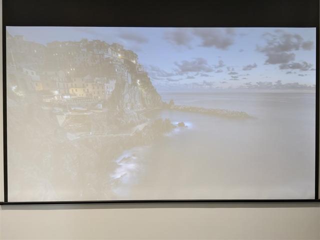 Z世代租房党的快乐密码!哈趣H3评测:年轻人买得起的百元投影仪