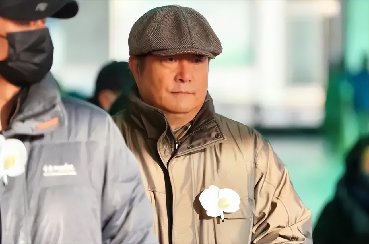 何晴告别仪式上，前后一个特殊的变动让人泪目，她可以安心的走了