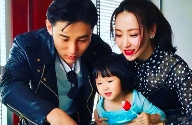 与小3岁男模闪婚，离婚后独自带娃，39岁演《以法之名》惊艳众人