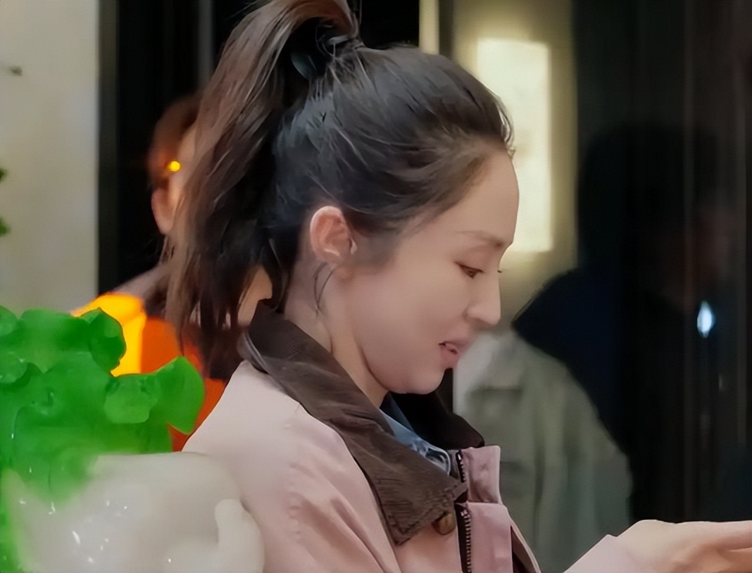 董璇也没想到,公布二婚才一个多月,姐弟恋问题就在她身上暴露了