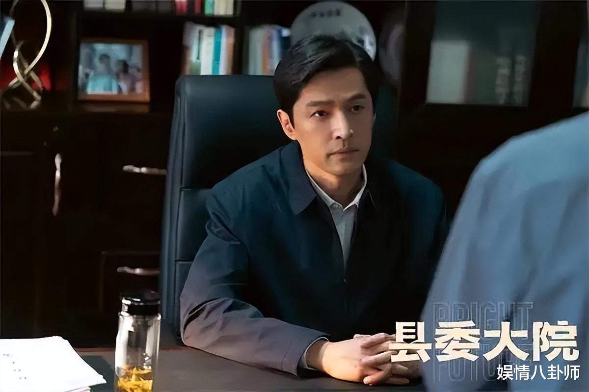 《生命树》未播先撕!胡歌当队长VS杨紫当女警,谁才是正午亲闺女