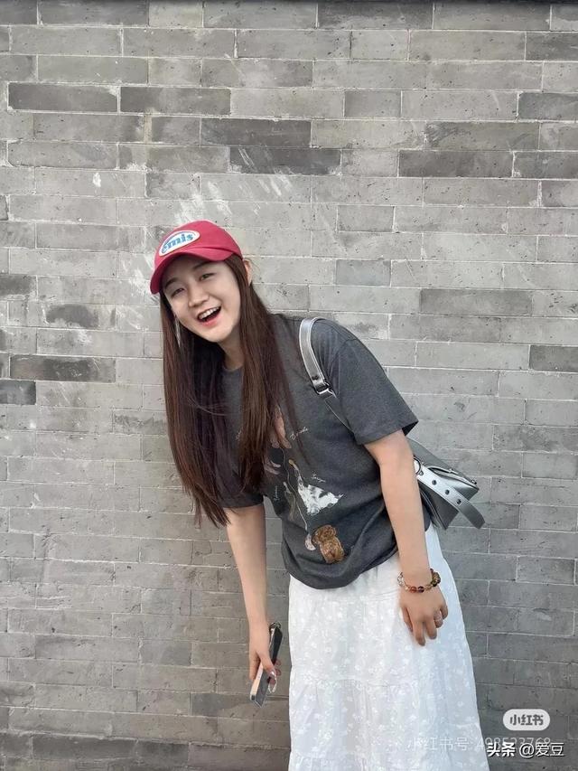 陈梦打扮后美得不止一点，笑容好治愈，怎么拍都美