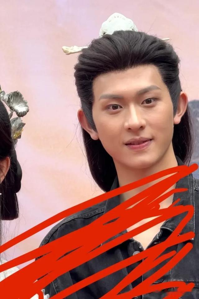 生图暴露短剧霸总真实颜值，没了美颜滤镜，遍地普通人