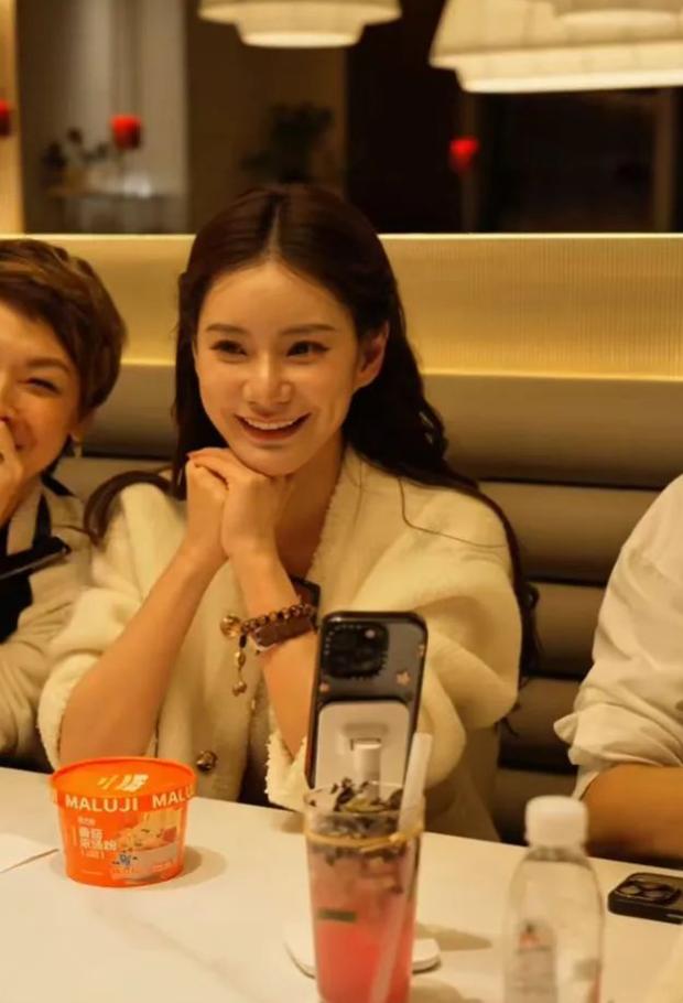 汪小菲没想到，怀孕8个月的马筱梅现状，意外暴露娱乐圈残酷现实