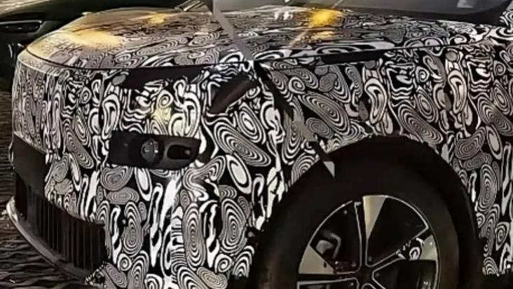 领克800谍照曝光，采用Y字大灯，定位大5座SUV，填补27万价格空缺