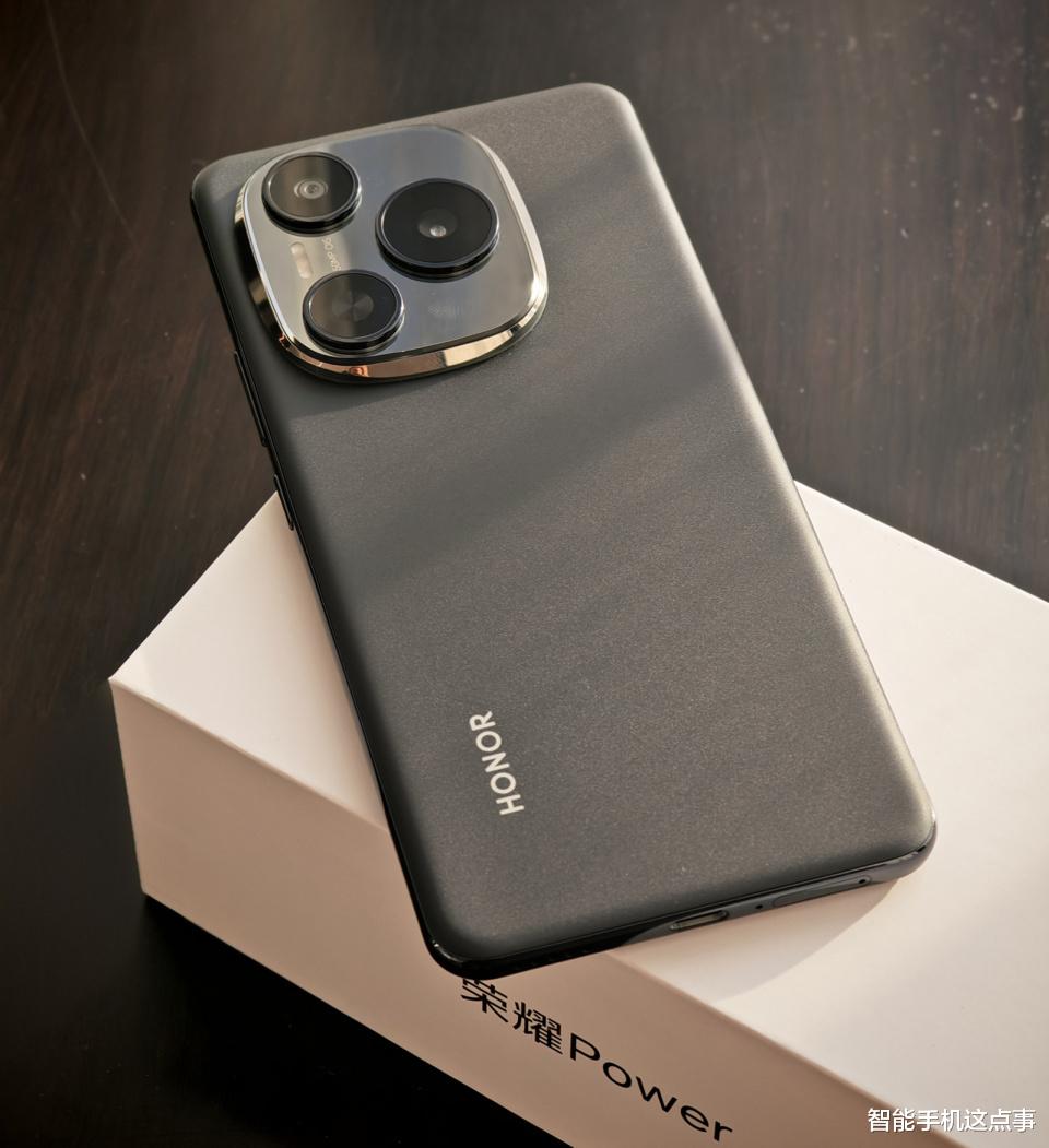 三款天玑8500机型被确认：小金刚+潜望镜+大电池，谁才是王者？