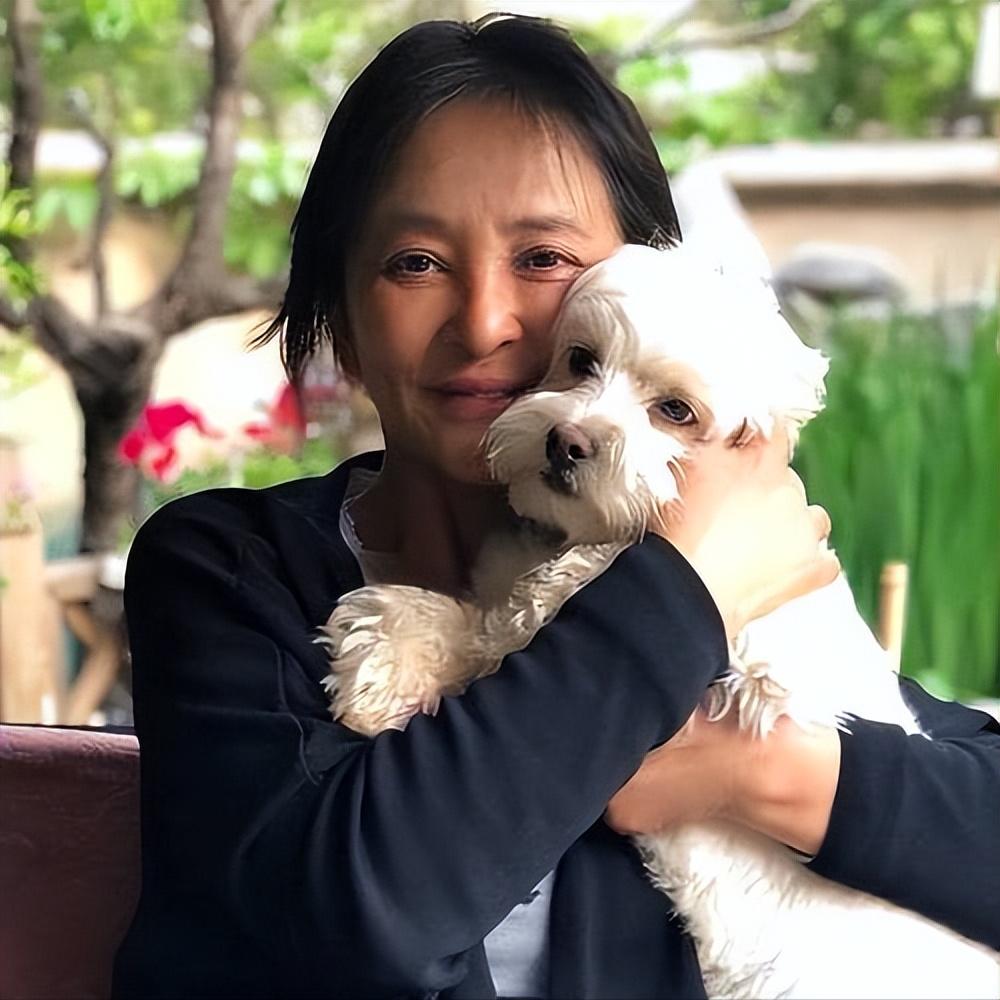 62岁李勤勤再破天花板!这一次,她让整个娱乐圈“沉默”了