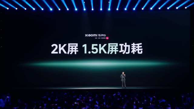 不出意外，即將登場的這頂配直屏，又是對著小米來的