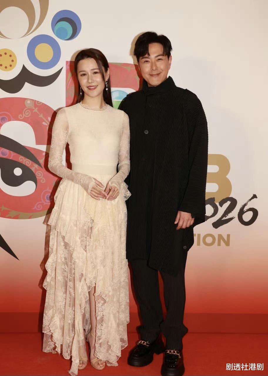 TVB上位小花来年不再做剧霸！自曝将进组开工，与张智霖拍亲热戏