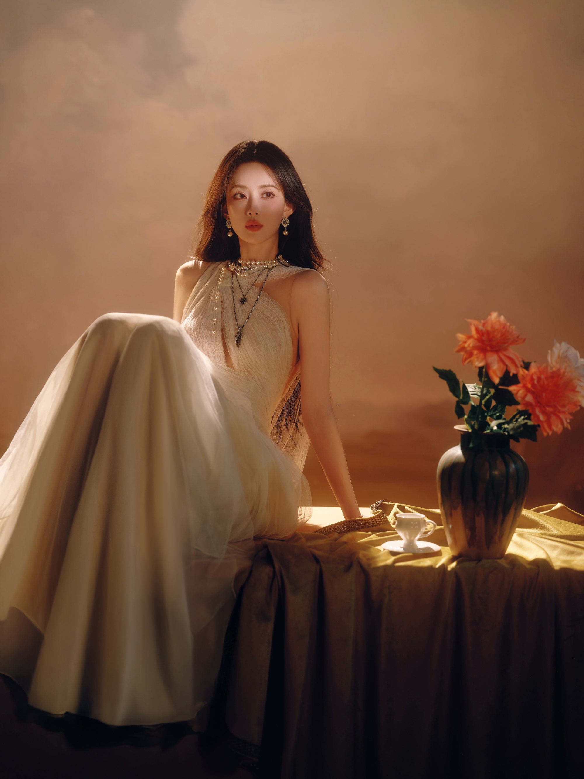 孟子义生日解锁双造型，暖光缪斯气质清冷，歌呗cos还原度惊艳！