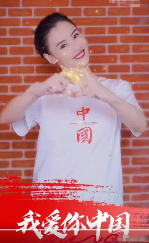 谢霆锋也没想到，张柏芝会因阅兵当天的一特殊举动，实现口碑暴增