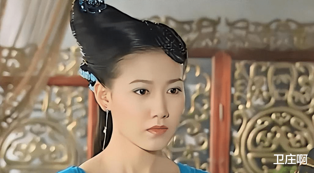 藏了41年靳东“亲妹妹”身份藏不住了,难怪不炒作照样爆红!