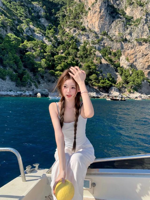 懒懒晒庆生美照，王思聪成专业摄影师，小俩口好事将近？