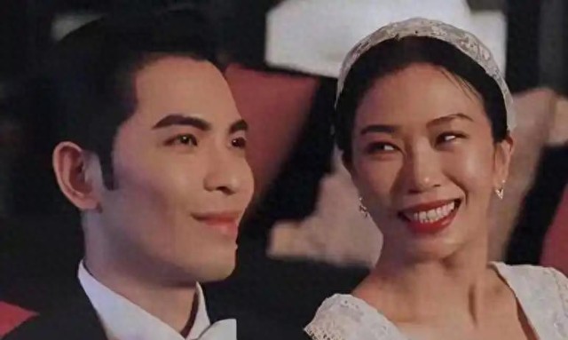 萧敬腾夫妇上海吃铁板烧,林有慧素颜暗沉喝到微醺 穿衣尴尬但有料