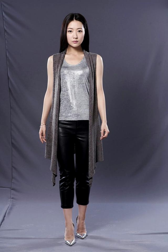 白冰古早生图,脸有点大,笑起来很甜美