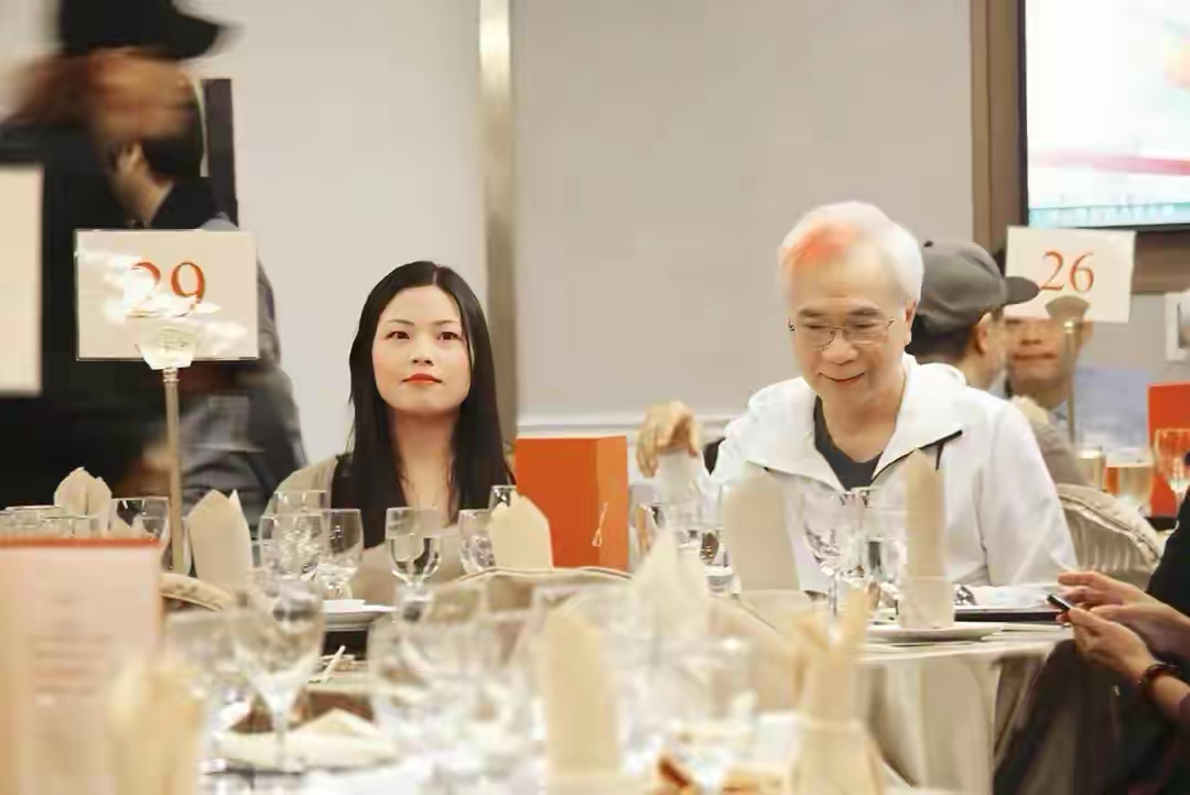 香港知名演员承认婚内出轨,离婚后净身出户,送前妻八套房俩车位
