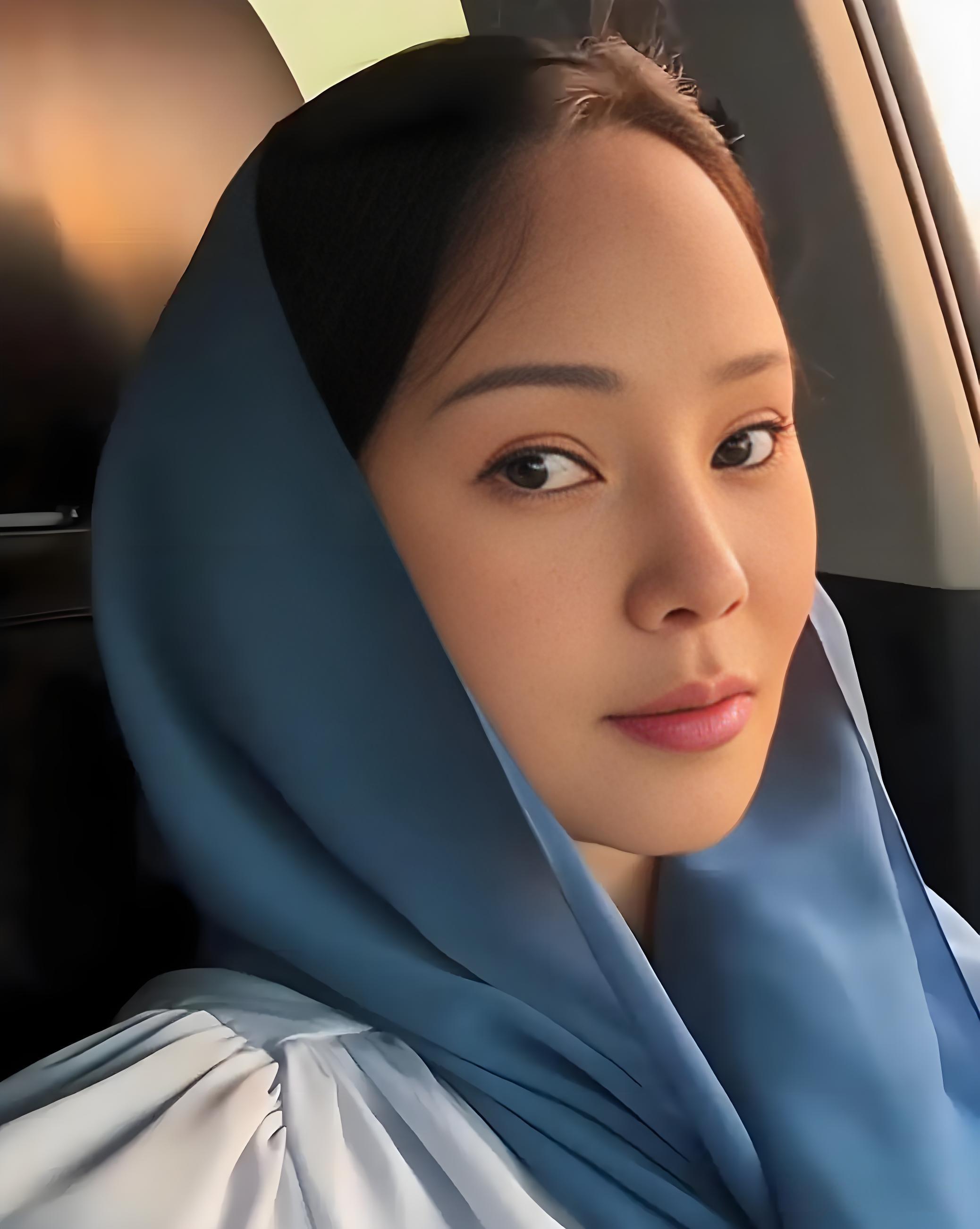 57岁伊能静近照曝光,穿泳装秀辣妈曲线,腰腹部零赘肉美绝了