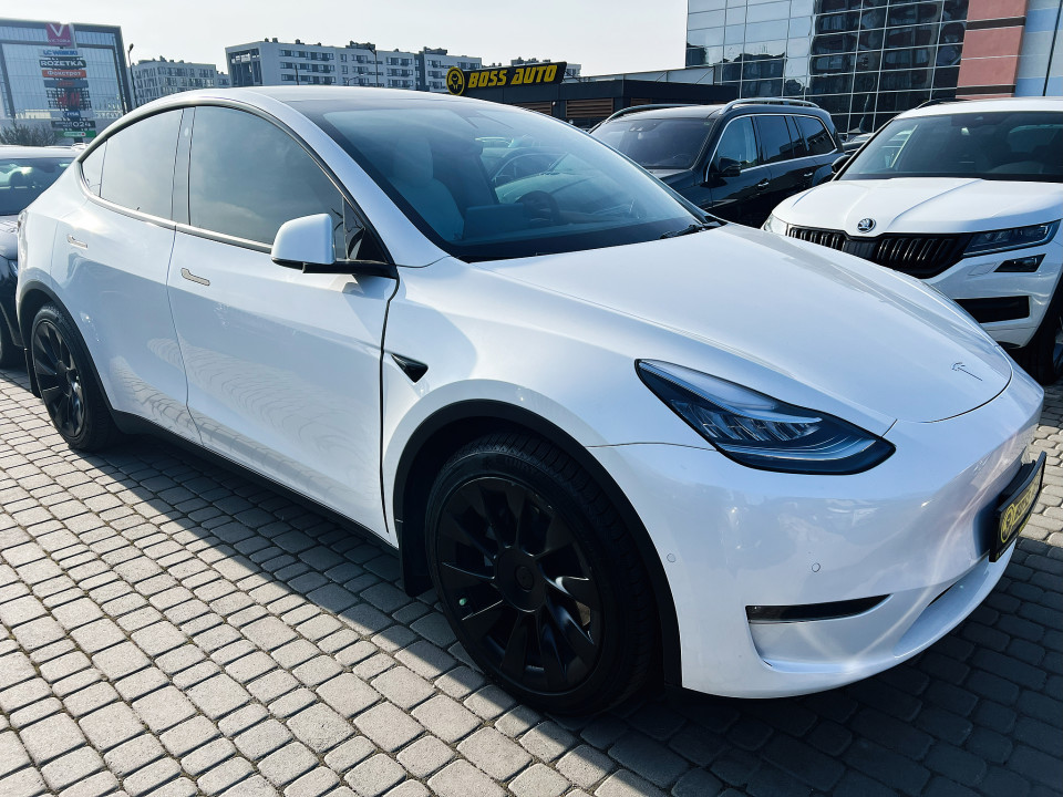 特斯拉Model Y杀到21万！小米、比亚迪连夜开会？