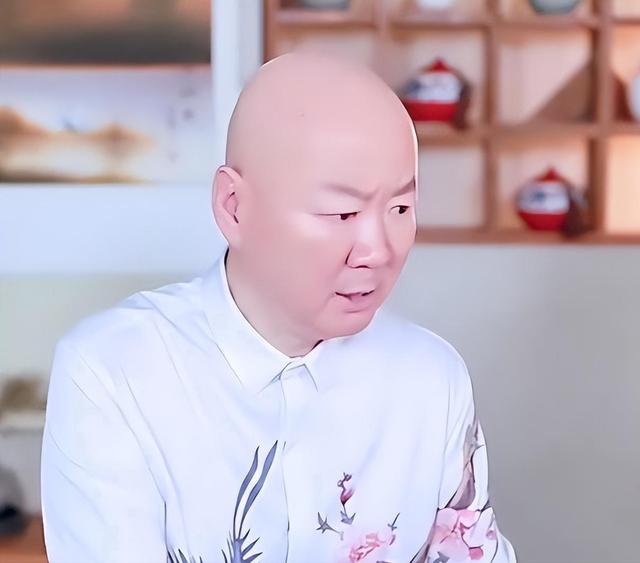 58岁郭冬临现状曝光,身形消瘦,未婚未育定居北京,靠拍视频度日