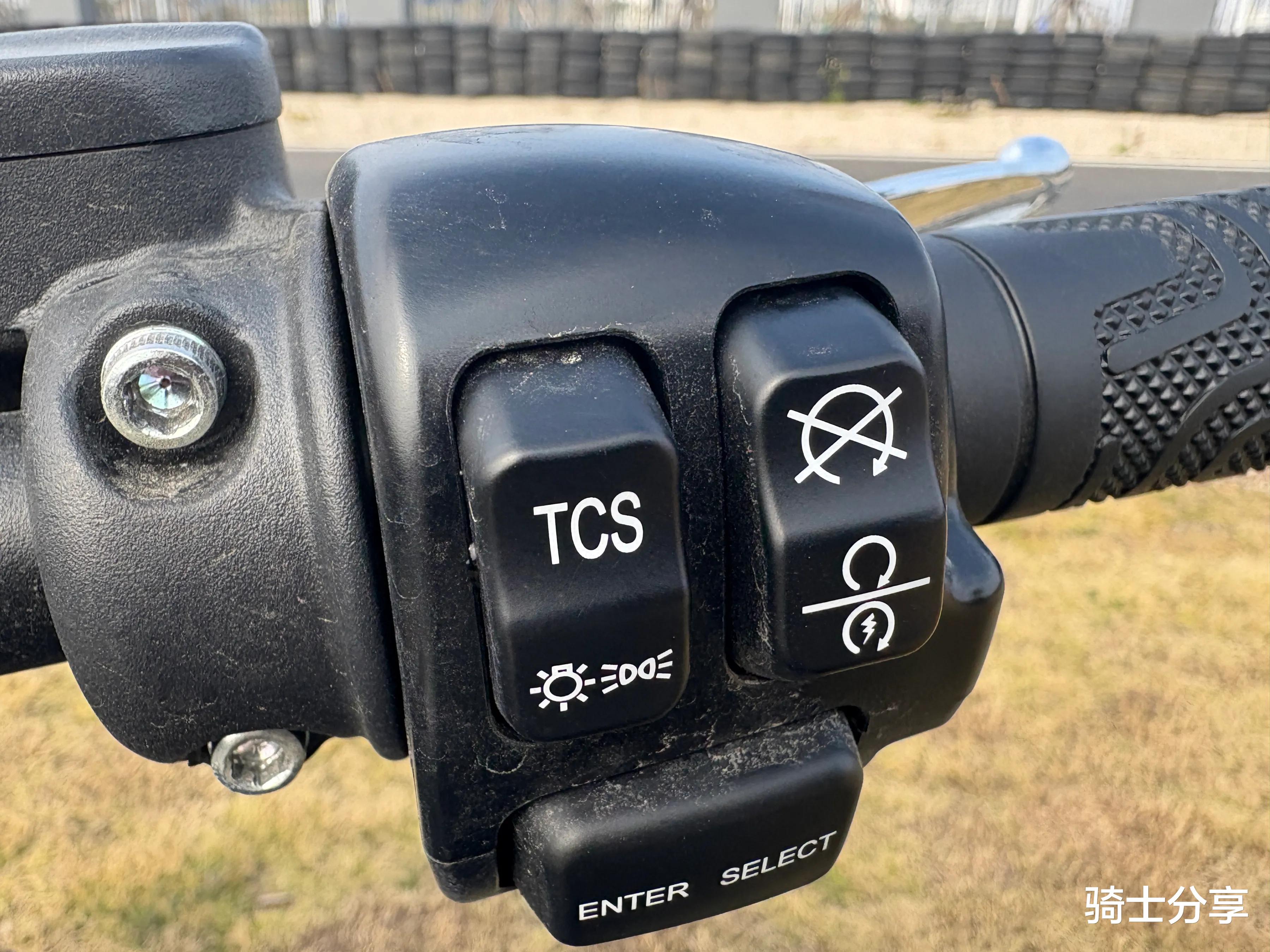 车身丰满动力强，这款V4巡航车有点不简单！