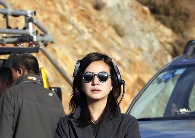 翻身无望！49 岁赵薇近况再曝：事业婚姻全失败，头发剪短苍老不堪