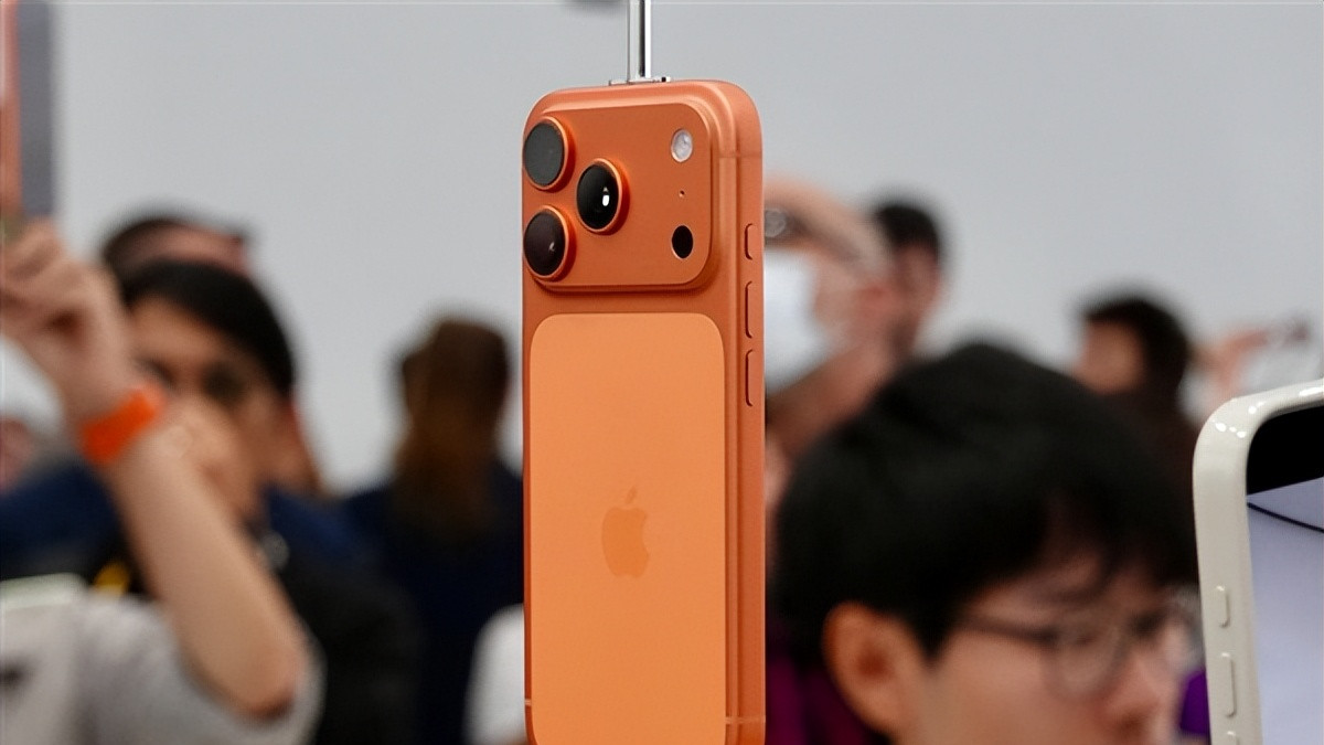 这就是苹果的底气！iPhone不用大电池和百瓦快充，有这四大原因