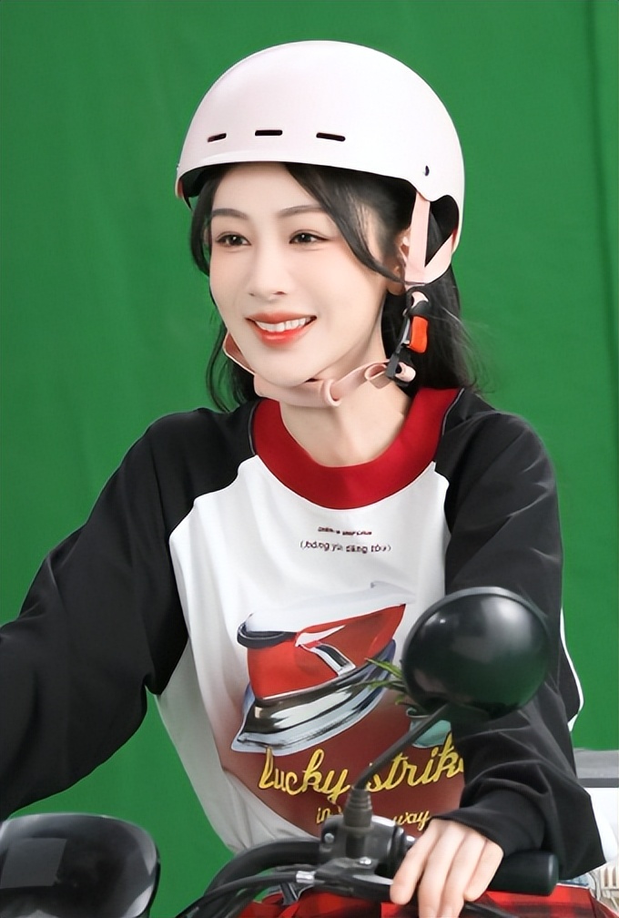 官媒接连发文，高调官宣32岁杨紫喜讯，全网恭喜，终于等到这一天