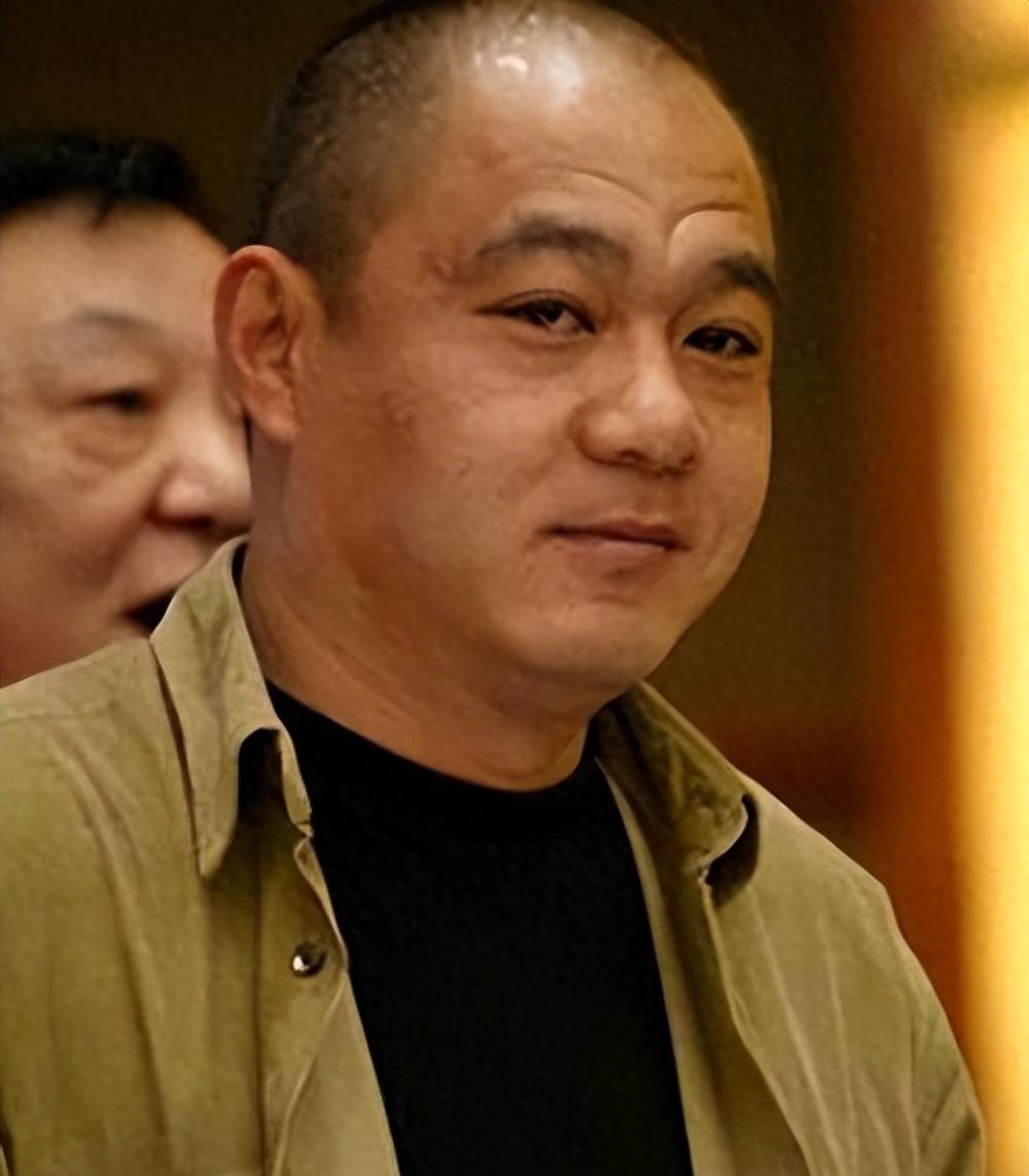 离婚22年，前妻嫁给杜志国为妻，他至今孤身一人，62岁又胖又老