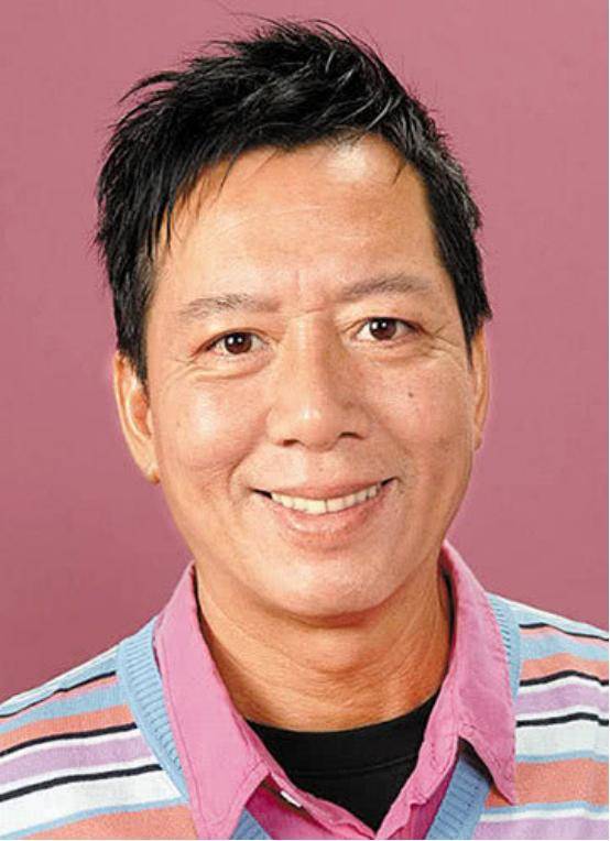 TVB老戏骨做完“两次大手术”心态转变，走秀腰板笔直，走路带风