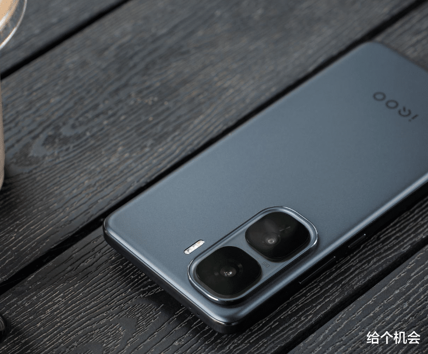 9月“值得捡漏”的骁龙8至尊手机，跌至2299元，用到2031年