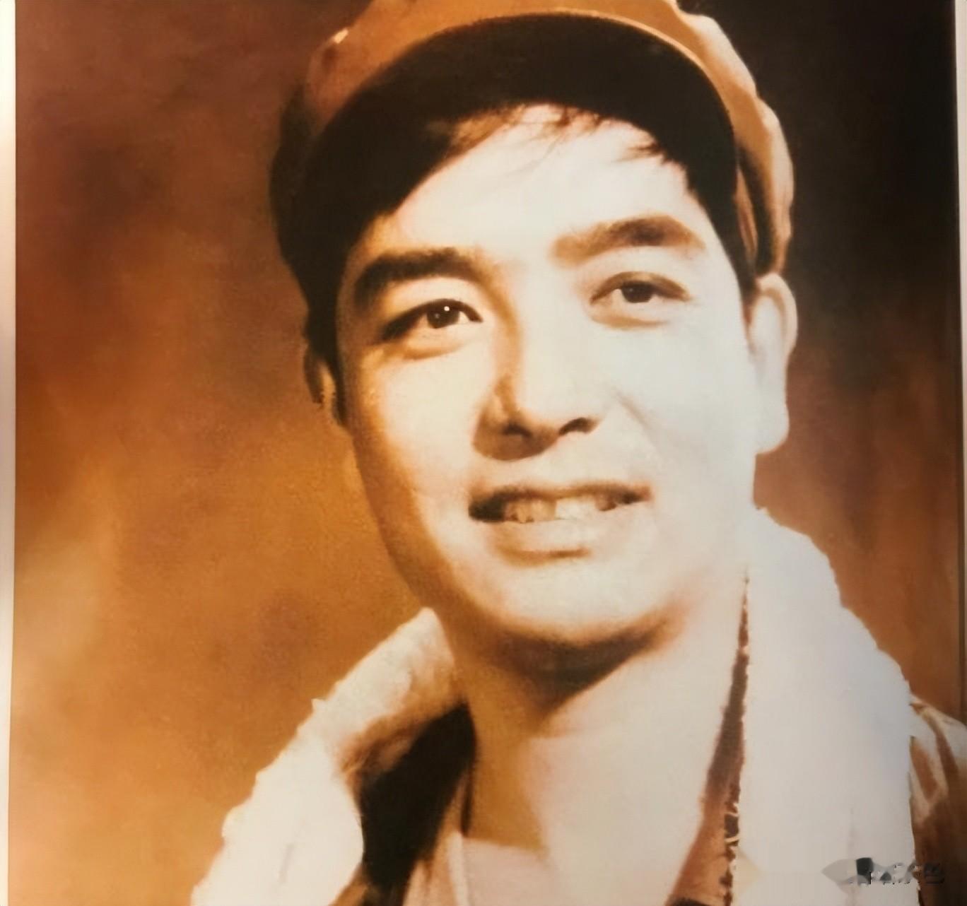 他俩原来是父子，父亲是老戏骨，他出道39年不火，今又演年代新剧