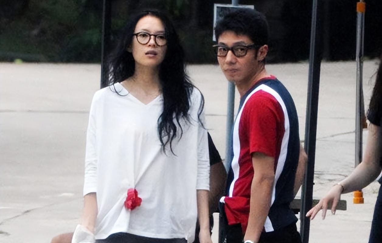 章子怡没想到，离婚两年后，最先看出她孤独的是女儿醒醒，很温暖