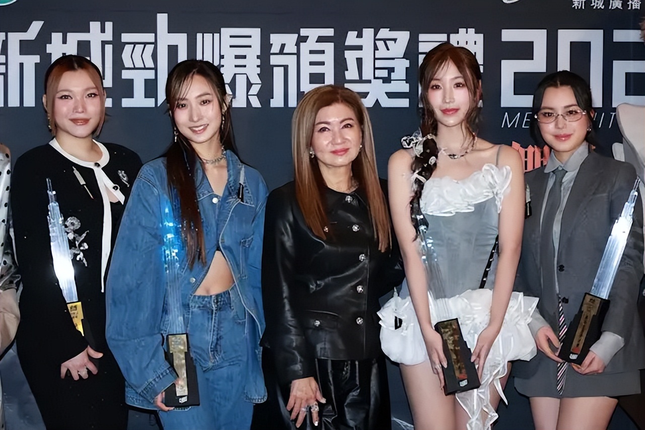 TVB新人小花为亲密照解释，称仍未尝试过拍拖，强调是男方是死党