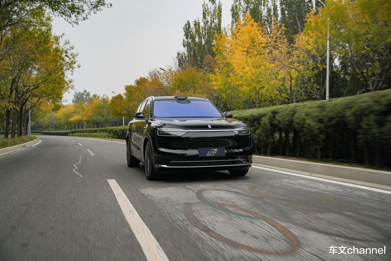 岚图FREE+VS 问界M7，华为智驾差一代，3万差价藏着多少配置秘密？