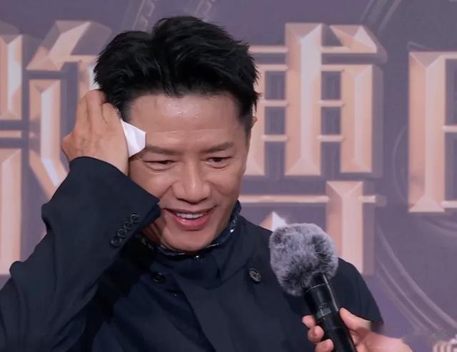 电影之夜男明星集体翻车，松垮、疲惫、黑眼圈、尽显真实状态