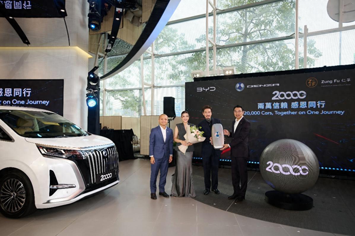 TVB影帝陈豪夫妇喜提腾势D9，双车入库认证“科技豪华”的魅力